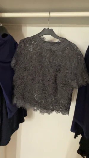 Säljer massor av tröjor på mitt konto  - Skriv vilken ni är intresserade i så läser vi ett bra pris 