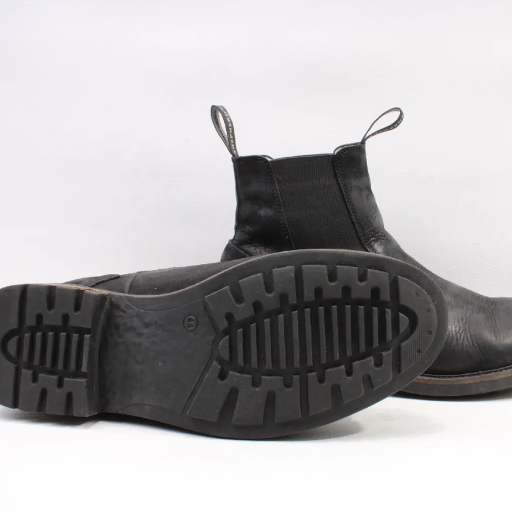 Fårskinnsfodrade herr boots från Shepherd. Modell: Kevin, yttermaterial: nubuck   o.p. 2200kr (Egna bilder) . Skor.