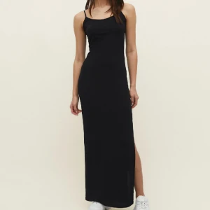 Svart klänning - Svart klänning från stradivarius. Storlek s. Knappt använd!💕