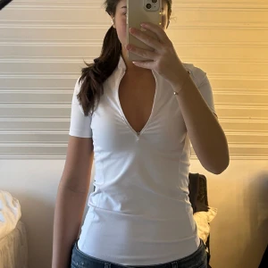 Träningströja  - Tränings tröja från Aimn, använd ett fåtal gånger och är som i nyskick. 