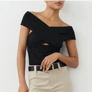 svart soft touch wrap top Gina - Interessekoll på den populära wrap toppen från gina, världens snyggaste men passar ej på mig💕 