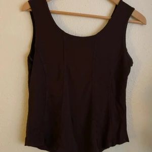 Brunt linne  - Söt brun topp 🤎stretchigt tyg så passar allt från S-XL 🫶🏼