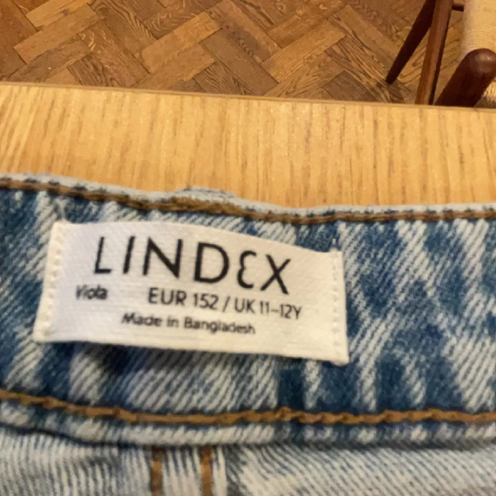 det är wide jeans jus blå från lindex sitter så fint på och är jätte bekväma💘☺️. Jeans & Byxor.