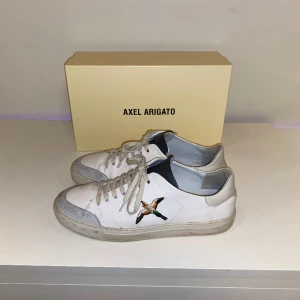 Arigato Skor - Skor, stl. 44, Herr Har använt dessa par sparsamt i en dryg månad men funderar över andra skor, därför säljer jag demhär.  Tillverkas inte längre i denna design nypris var 2450kr men mina är köpta privat från en försäljare på blocket. Arigato Clean90 Bird