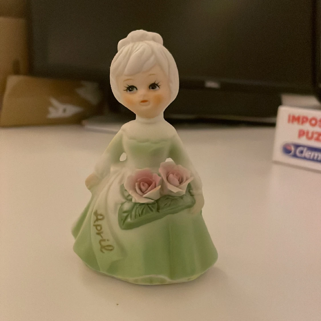 vintage porslin figur (april)