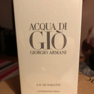Acqua Di Gio Eau De Toilette 100ml - Säljer denna parfym för jag köpte fel parfym, den är helt ny (inplastad) Skriv för några frågor