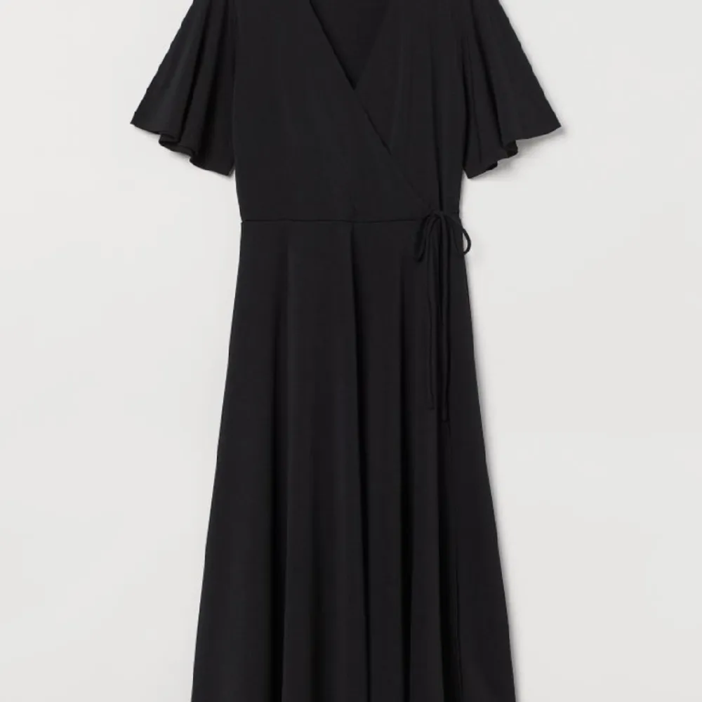 Jättefin svart klänning som aldrig har använts, endast prövad🤩. Klänningar.