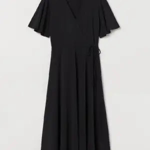 Jättefin svart klänning som aldrig har använts, endast prövad🤩