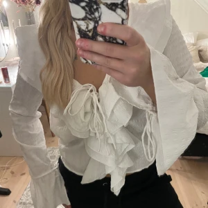 Blus  - Blus från boohoo i storlek 36-38