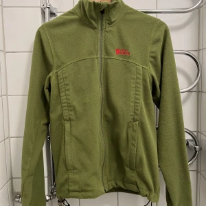 Fjällräven fleece - Storlek S dam. Väl använd men i gott skick.