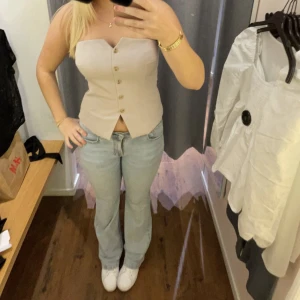 Fest topp - Bandå topp från bikbok, köpt för 399kr. Stolek 40, men passar 36/38