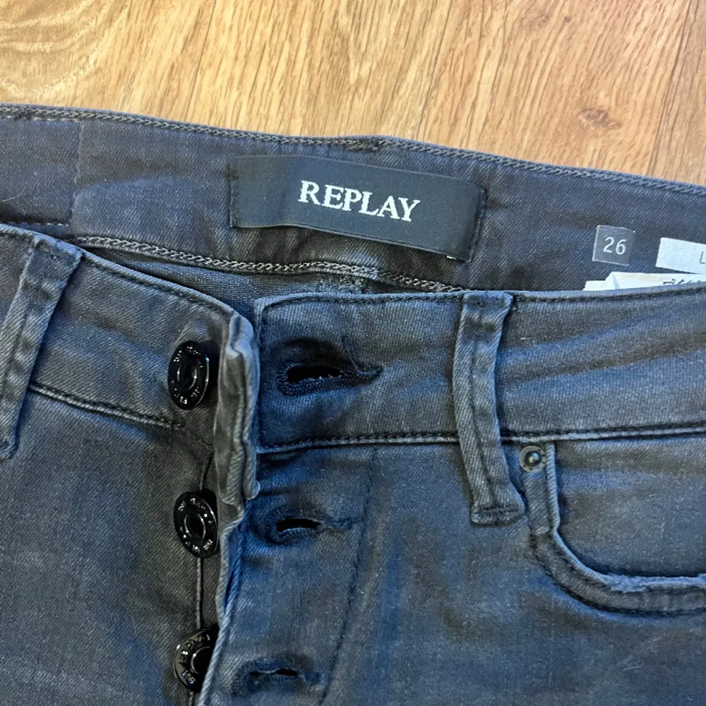 Säljer replay jeans aldrig använda . Ny priss 1345. Jeans & Byxor.