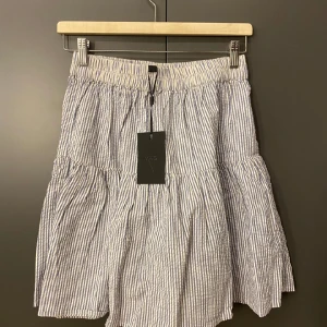 YAS kjol - Helt ny kjol från märket YAS i storlek xs