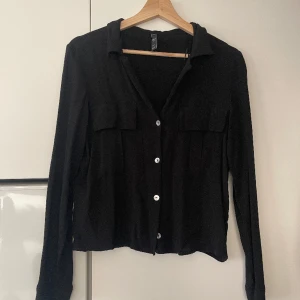 Blus från zara - Fin svart blus från zara