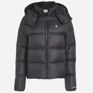 Calvin Klein jacka - Nyskick, inte mycket använd, inga skador ser ut som helt ny☺️