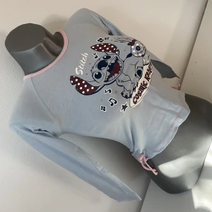 Tröja  - Snygg vintage långärmad tröja med tryck på, så gullig! Passar S