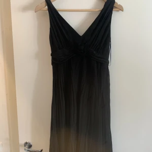 Klänning  - Från principles Petite, passar inte mig m större byst, går till knävecken