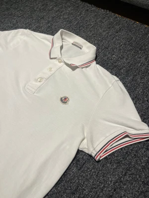 Moncler pike  - Moncler pike size M cond 9/10 Snabb affär utlovas!  Priset kan diskuteras! Fraktas via postnord spårbart och försäkrat