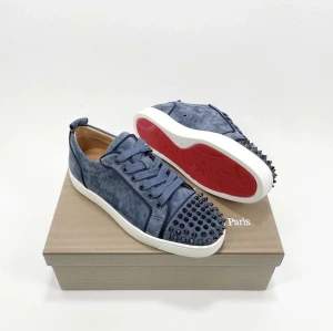 Marinblå loubs - Marinblå loubs! Box, kvitto,dustbag medföljer