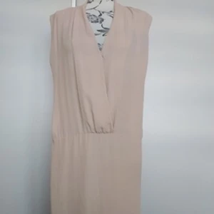 By Malene Birger, puderrosa klänning stl 42 - Puderrosa klänning från By Malene Birger. Väldigt bra skick.   Kan hämtas hos mig på Östermalm eller skickas.