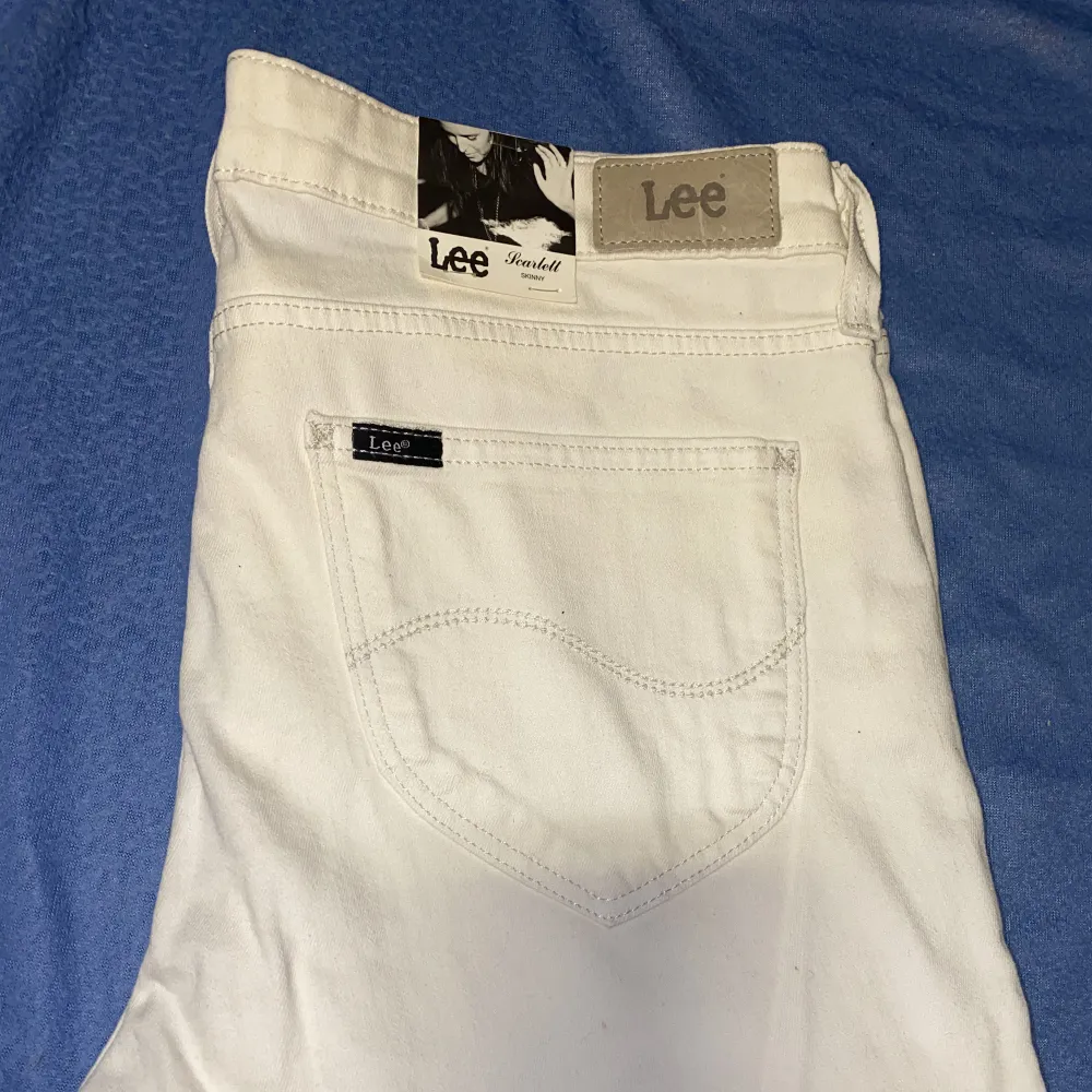 Helt ny Lee Scarlett skinny jeans med prislappen kvar. Storlek W31/L33. Jeans & Byxor.