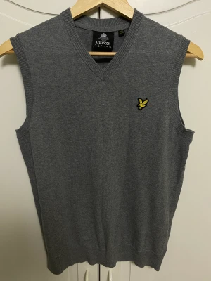 Lyle&Scott knit vest - Knit vest Size: S Color: gray Condition: 10/10 