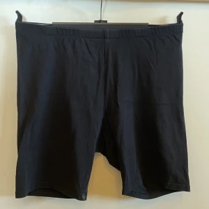 Biker shorts - Svarta viker shorts i storlek 158 (barnstorlek). Säljer för att de ej passar längre 🫶