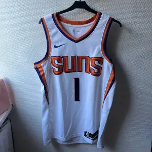 Strl M Skick 9,5/10 Bara använd ett fåtal gånger Devin Booker Phoenix Suns