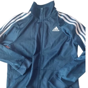 adidas kofta - så fin men lite kort i ärmarna för mig tyvärr