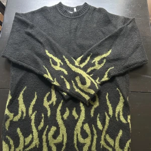 Stickad tröja - Från weekday, varm och skön! Storlek S men den är oversized så sitter snarare som M/L