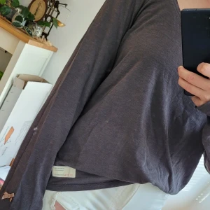 Tröja Odd Molly - Skön tröja som är väldigt snygg i ryggen. Sparsamt använd, mycket gott skick.