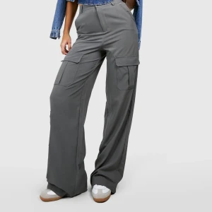 Cargobyxa - Supersnygga cargobyxor i grå färg. Strl S! Mycket skönt material. 