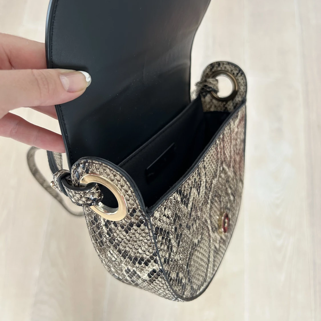 H&M axelremsväska  - 90