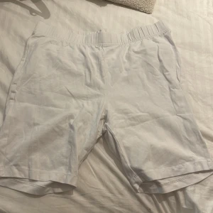 Cykelbyxor  - Vita cykelbyxor, aldrig använts. I mycket bra skick 