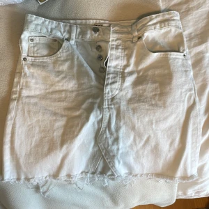 Vit jeans kjol - Vit jeans kjol från Gina