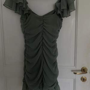 Grön jättefin klänning från Zara