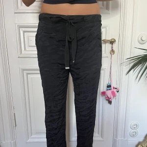 Zadig byxor  - Super snygga oanvända Zadig och voiltare byxor original pris 2200 säljer  för 1000