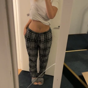 Pyjamasbyxor - Pyjamas byxor som sitter som M, jag är 172!