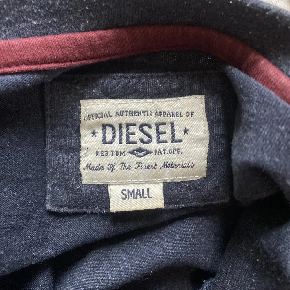 En långärmad tröja från Diesel i storlek S. Den är i superbra skick och säljs då den inte används ❤️. Toppar.