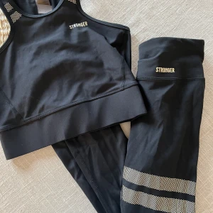 Stronger träningsset  - Träningsset från Stronger. Knappt använt. Topp storlek S, byxor XS