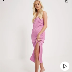 Rosa klänning  - Superfin rosa klänning ifrån Nelly. Storlek S, som ny💓