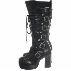 Demonia skor - Storlek 38/39 - knappt använda