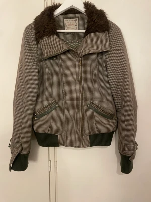 Jacka - Jacka i bra skick som inte kommer till användning