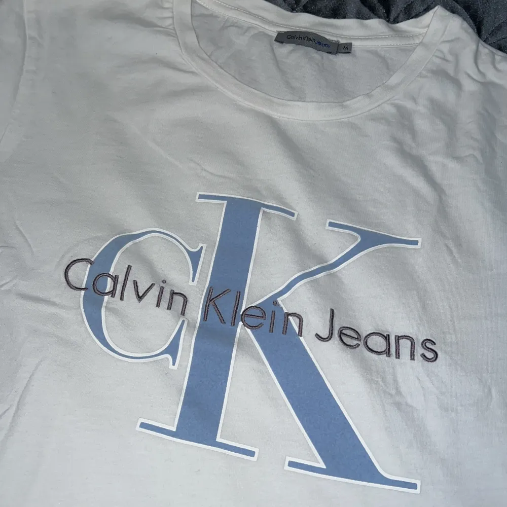 Äkta Calvin Klein t shirt, använd fåtal gånger, storlek M. T-shirts.