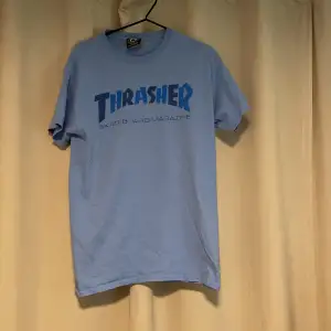 Hej! Säljer denna Thrasher T-shirt som jag växt ut. Storlek medium och är i väldigt fint skick. Hör av er vid frågor!
