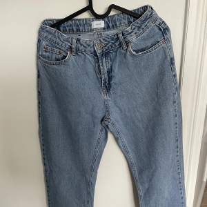 Snygga jeans från grunt. Köpta för 600/700, säljer för 150kr.