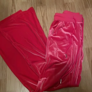 Byxor! - Hot pink byxor i storlek xs! Säljer för jag inte andvänder dem! Vi får diskutera pris!