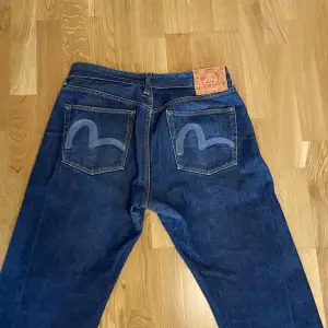oansvända Evisu jeans  storlek 36