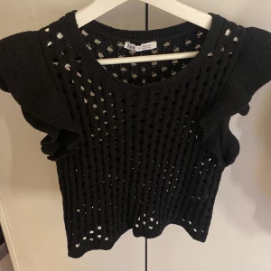 zara topp - säljer min zara topp som aldrig kommit till användning då jag tycker att det inte är min stil👌🏻