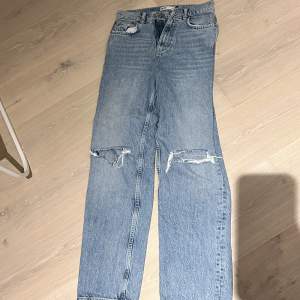 Blåa jeans från Gina Tricot, använda fåtal gånger💗